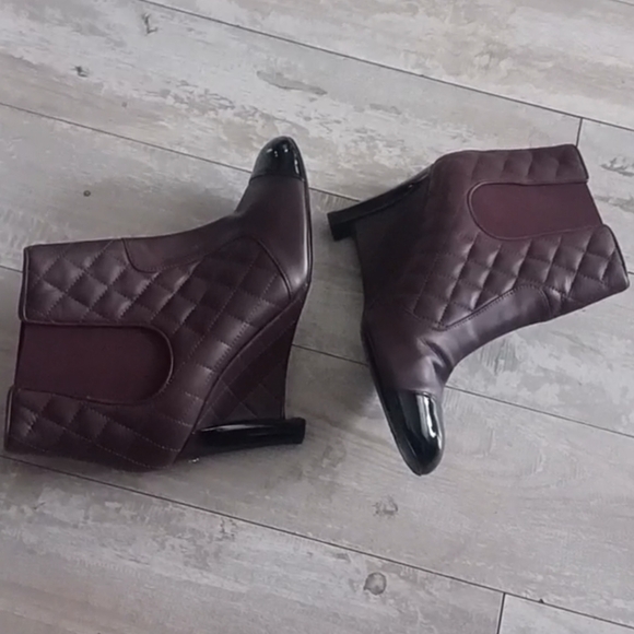 CHANEL Quilted Boots Burgundy & Black Toe Preloved Pristine condition - Picture 4 of 9